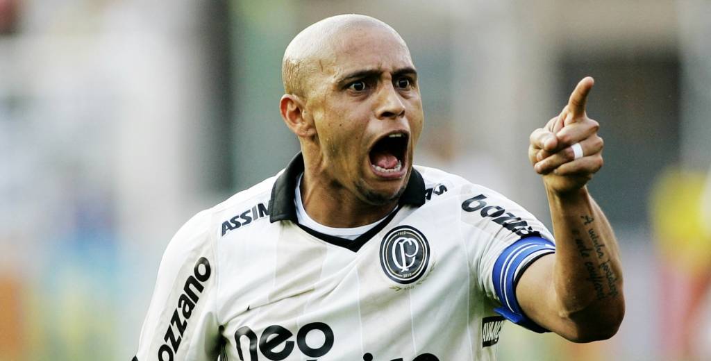 El memorable gol olímpico de Roberto Carlos en Corinthians