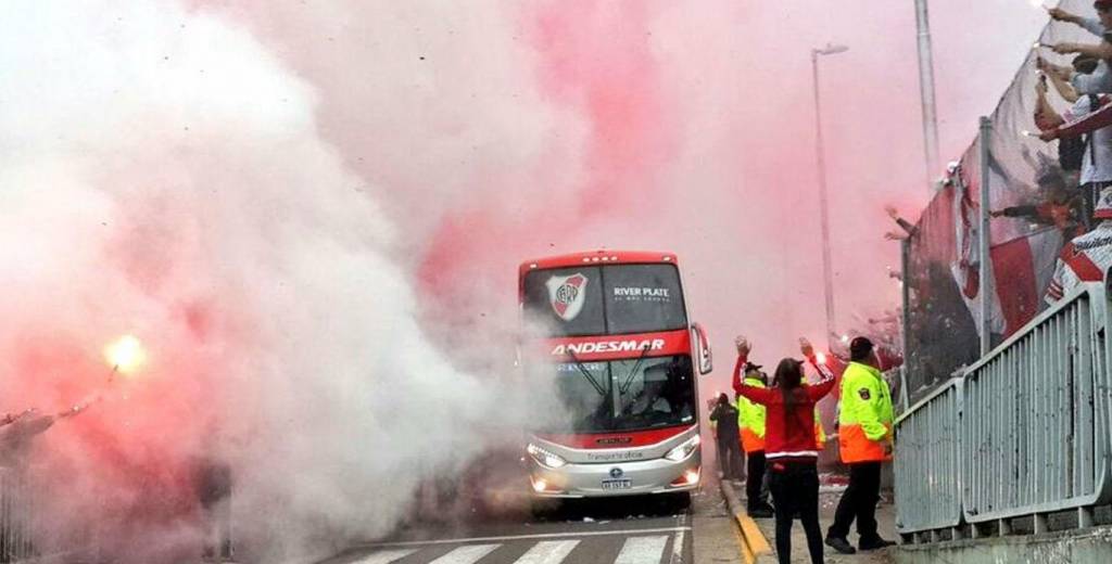 Los hinchas de River demostraron su fanatismo con un banderazo fenomenal