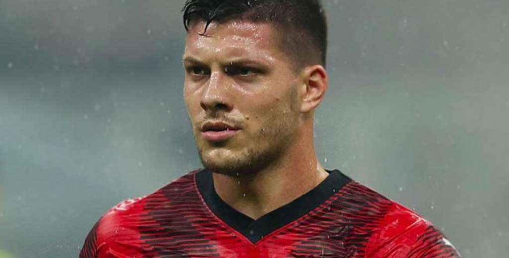 No encuentra su lugar: El AC Milan se cansó de Luka Jovic y quiere venderlo