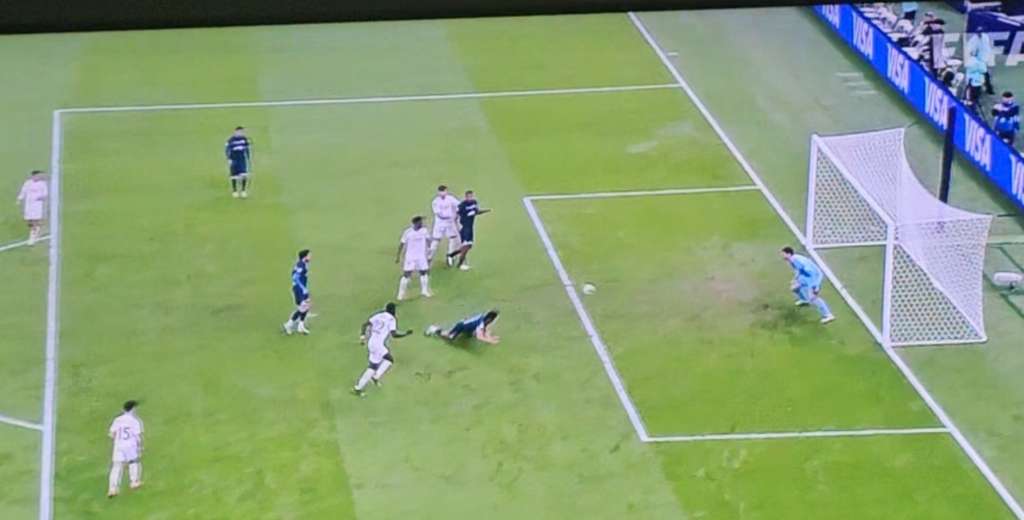 Todavía no lo pueden creer: el golazo de Pachuca ante Real Madrid que le anularon a Mena