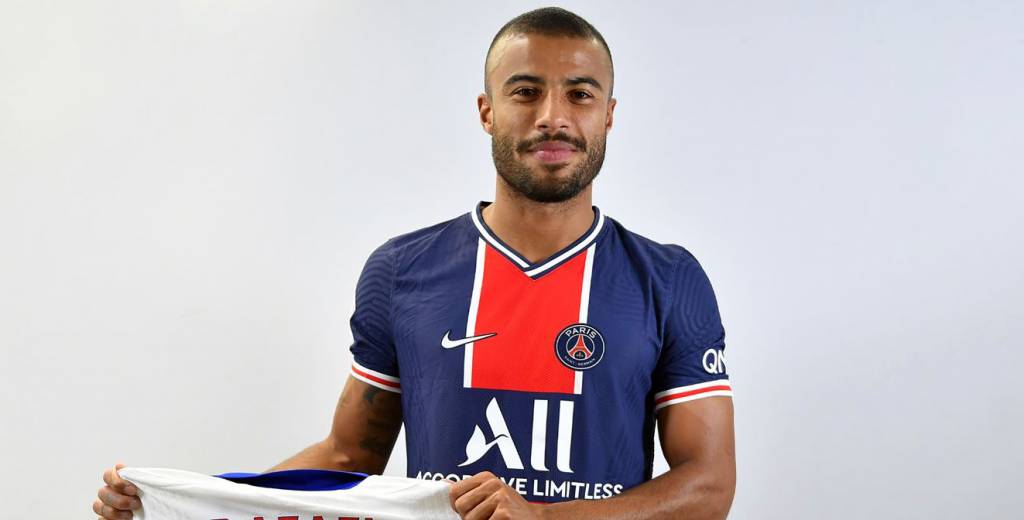 Rafinha llegó al PSG y se puso otro nombre en la camiseta