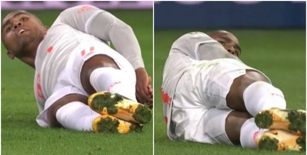 Douglas Costa quiso evitar el gol de tiro libre pero lo invadió el miedo