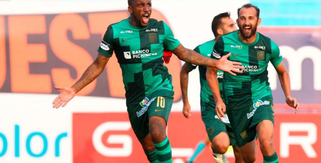 Farfán volvió a Alianza Lima después de 17 años... ¡y convirtió un golazo!