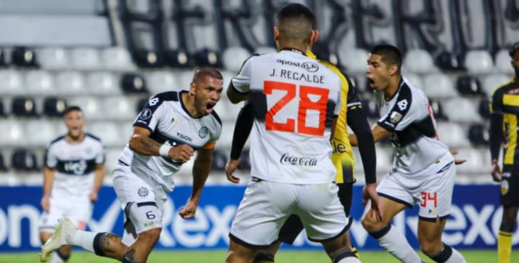 Histórico: Olimpia golea a Táchira y se mete en octavos