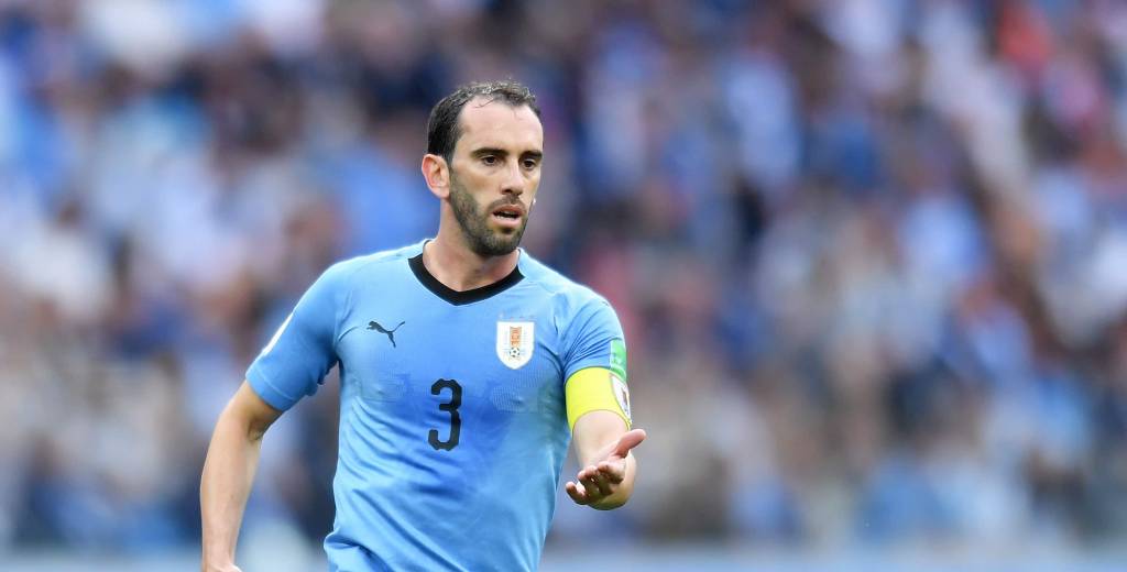 Godín está con Uruguay y se enteró que se queda sin club