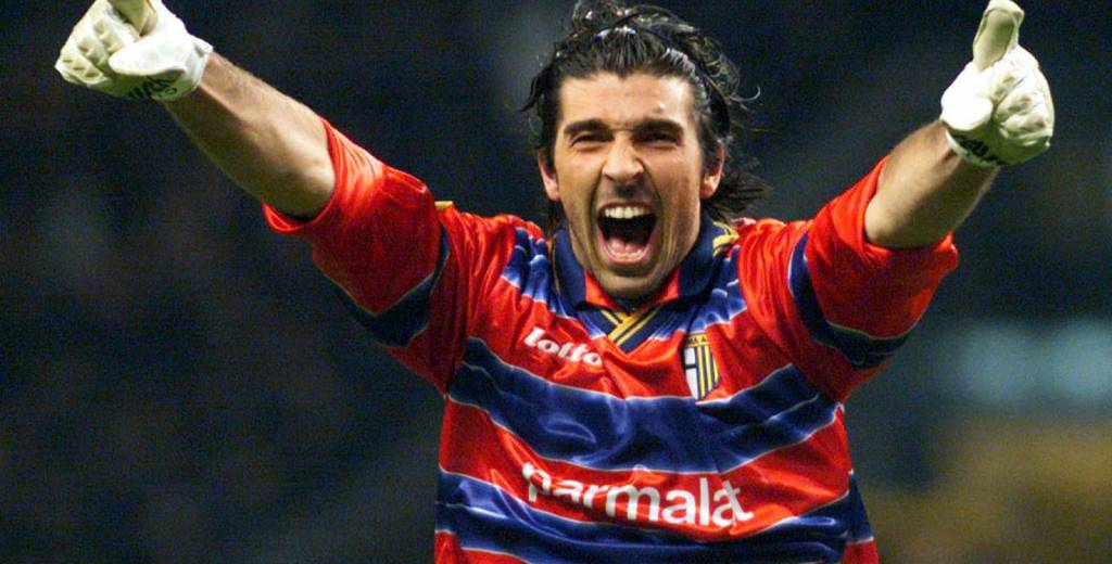 Buffon volvió al Parma y se puso la camiseta de 1998