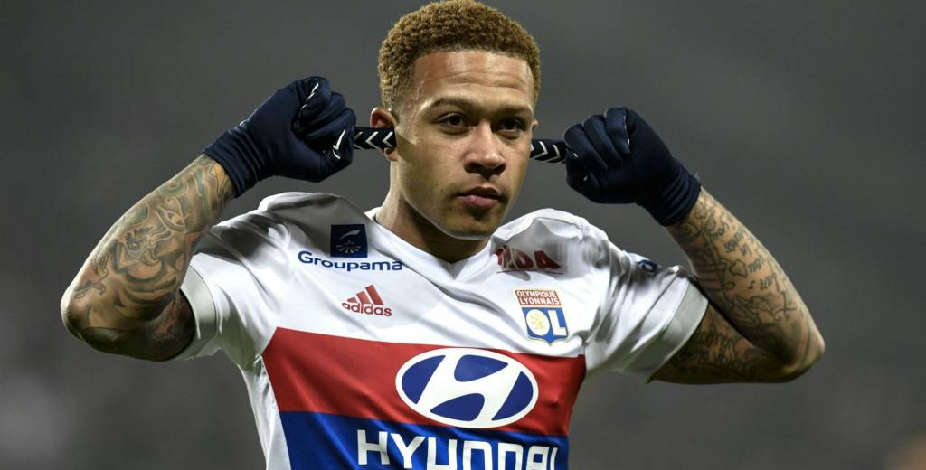 El triste motivo por el que Memphis Depay no usa su apellido en su remera