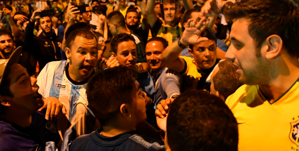 Hinchas argentinos y brasileros a las piñas ¡en Bangladesh!