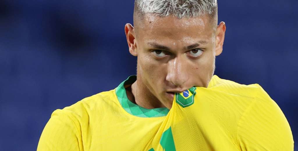 Richarlison mete tres goles y Paredes le recuerda la Copa América