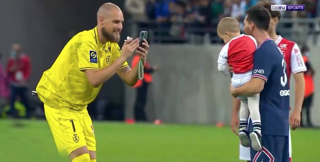 El portero del Reims le pidió una foto a Messi con su hijo