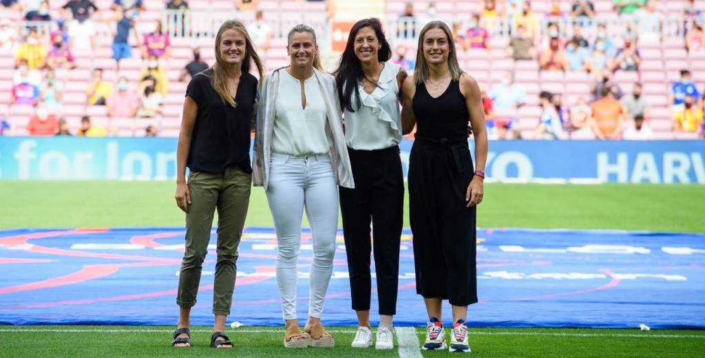 El Camp Nou, de pie por el equipo femenino