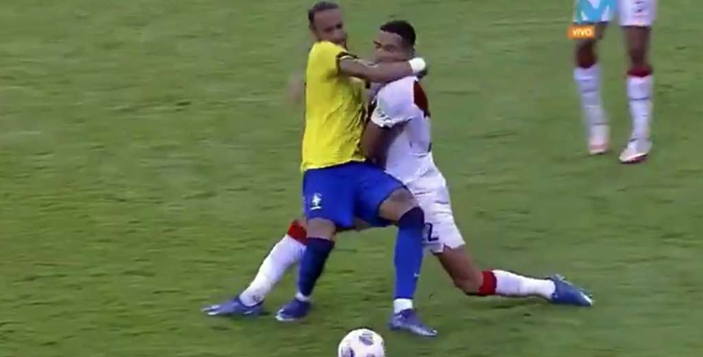 Neymar le metió una piña a un jugador de Perú