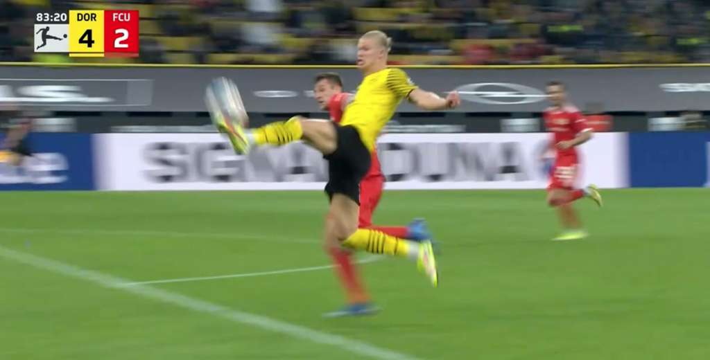 El golazo salvaje de Haaland para el 4-2 del Dortmund 