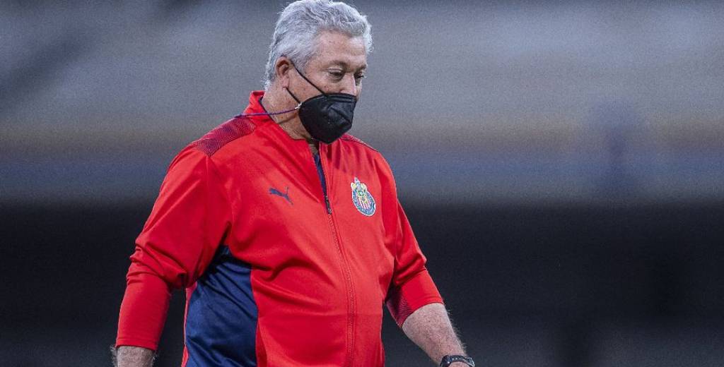 Chivas despide a su técnico una semana antes del clásico