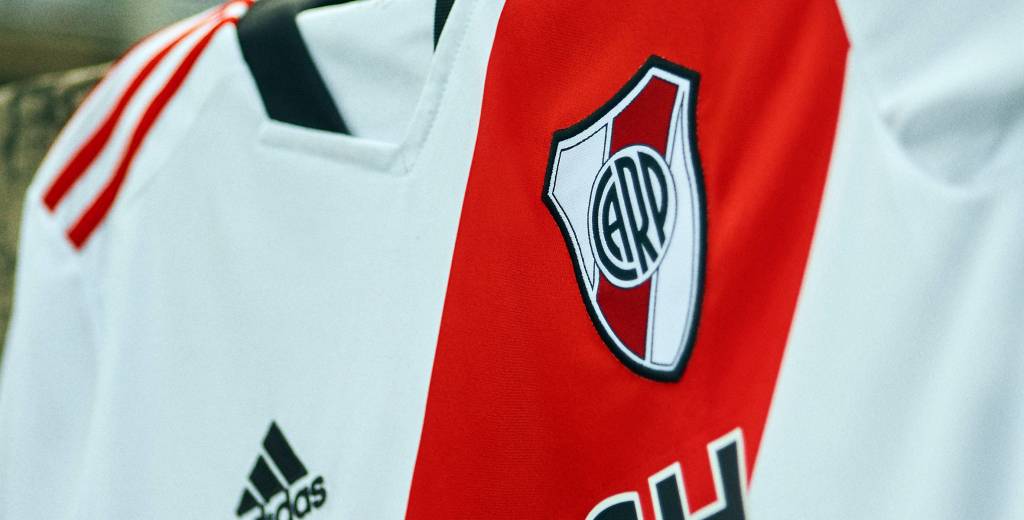 Adidas lanzó la nueva camiseta de River y no gustó