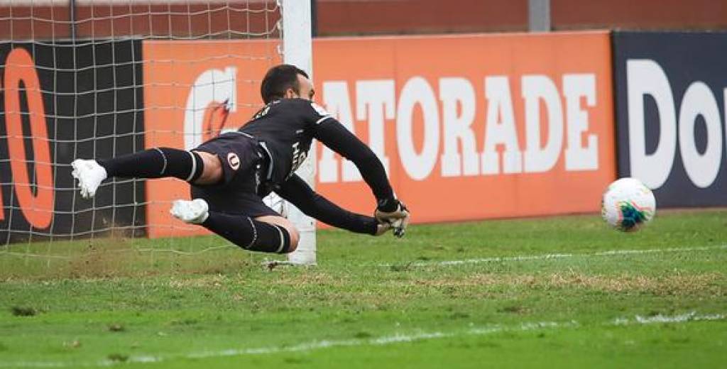 El arquero que imitó a Dibu Martínez y atajó un penal 