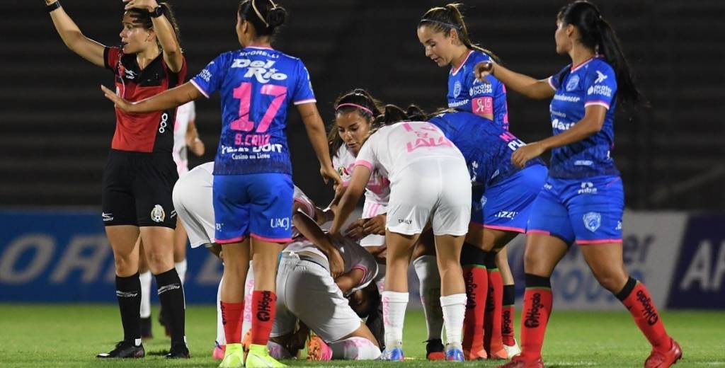  Iba sola con la pelota, se tropezó y se rompió el brazo 