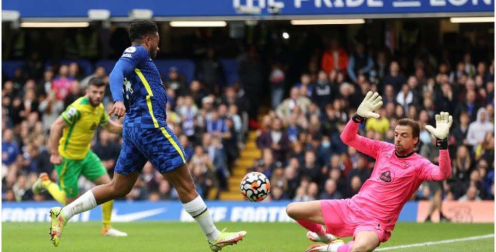 ¡Pero qué golazo! Vaselina de James en la victoria del Chelsea por 7-0