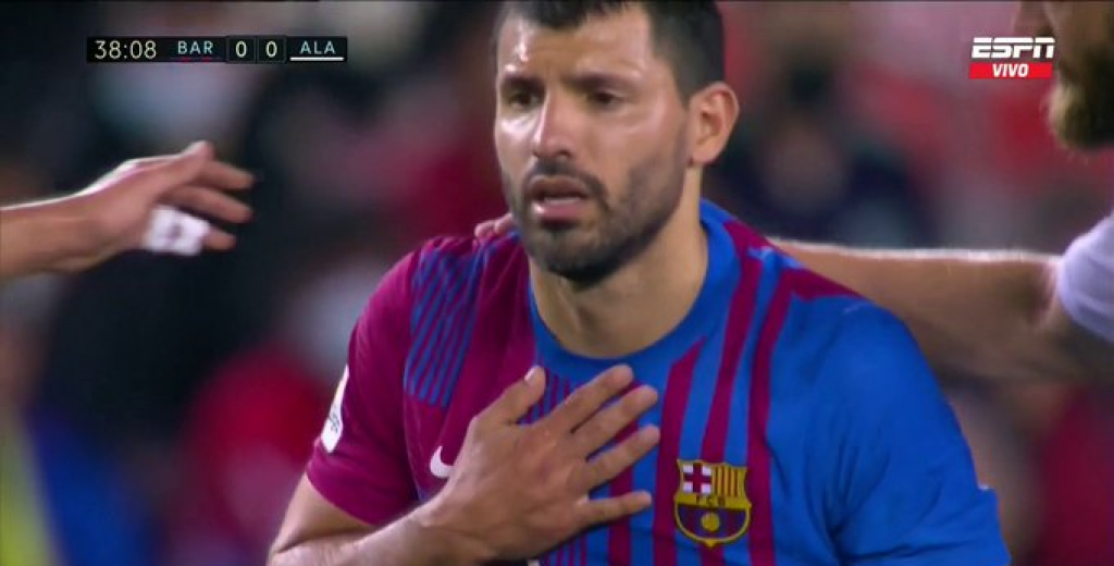 Agüero se toca el pecho y se va del partido por taquicardia