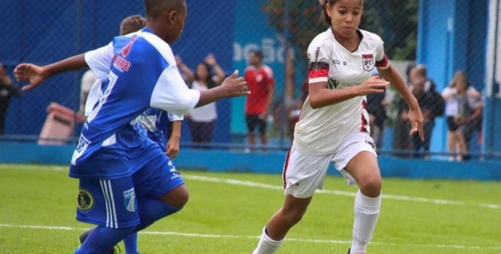 Giovanna Waksman, la joven que brilla en el fútbol masculino del Botafogo