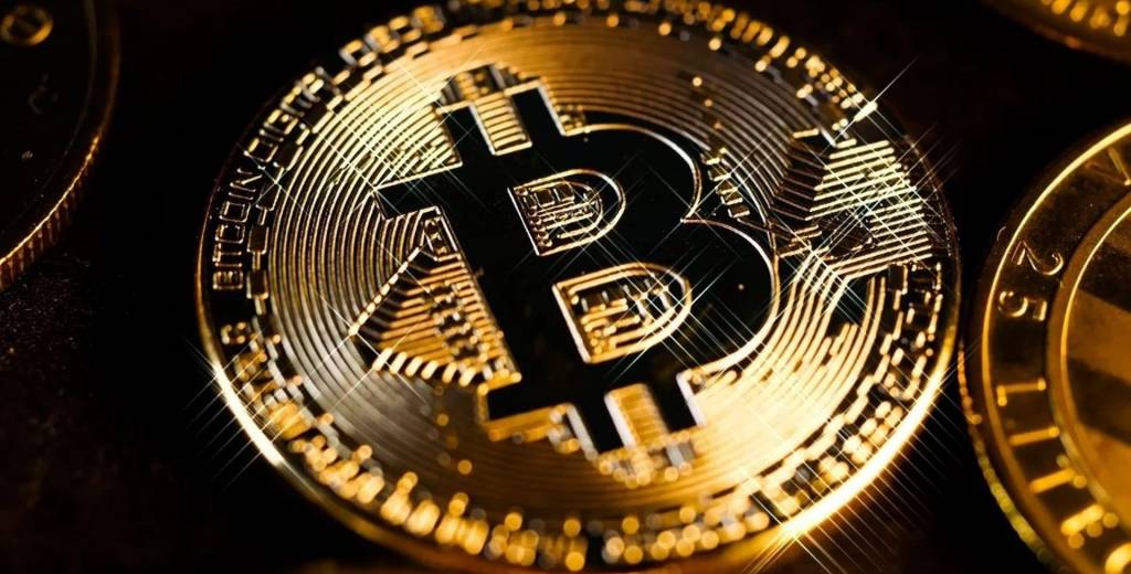 Compró un equipo y quiere manejarlo con Bitcoin: "Lo llevaré a la Premier"