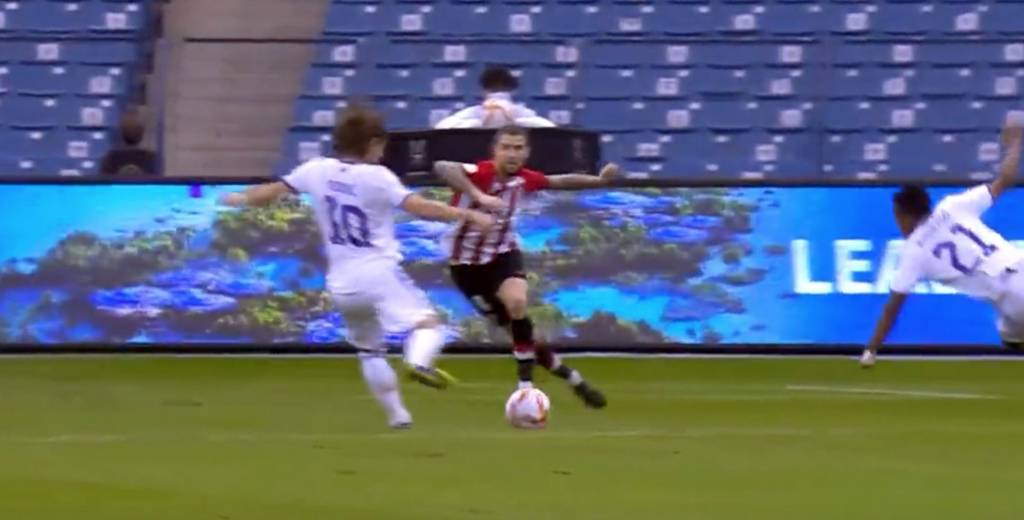 ¡Qué golazo! Modric le reventó el arco al Bilbao