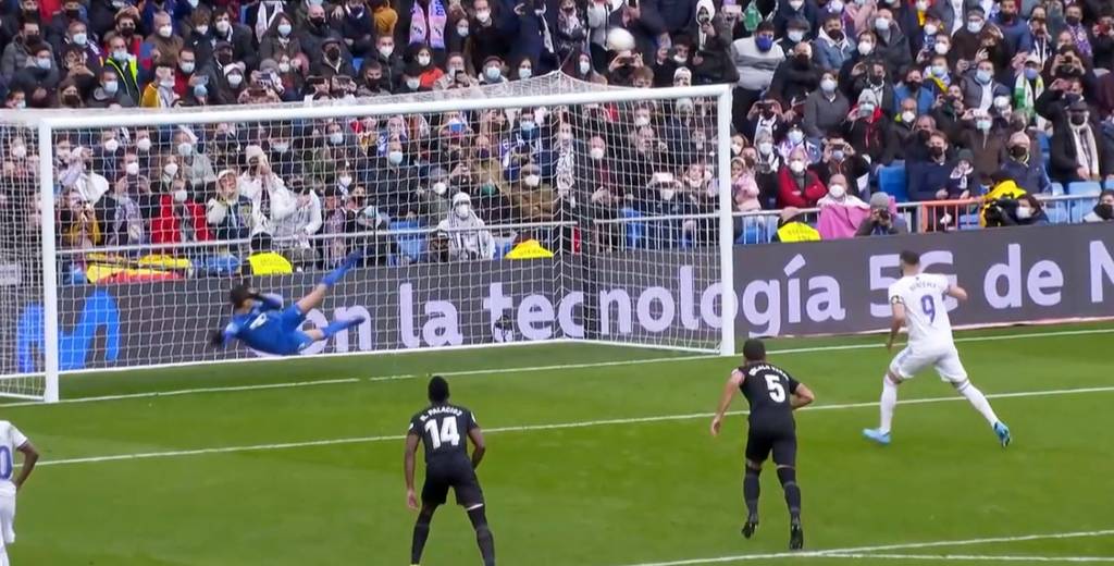 ¡Al cielo! Benzema tuvo un penal y lo erró