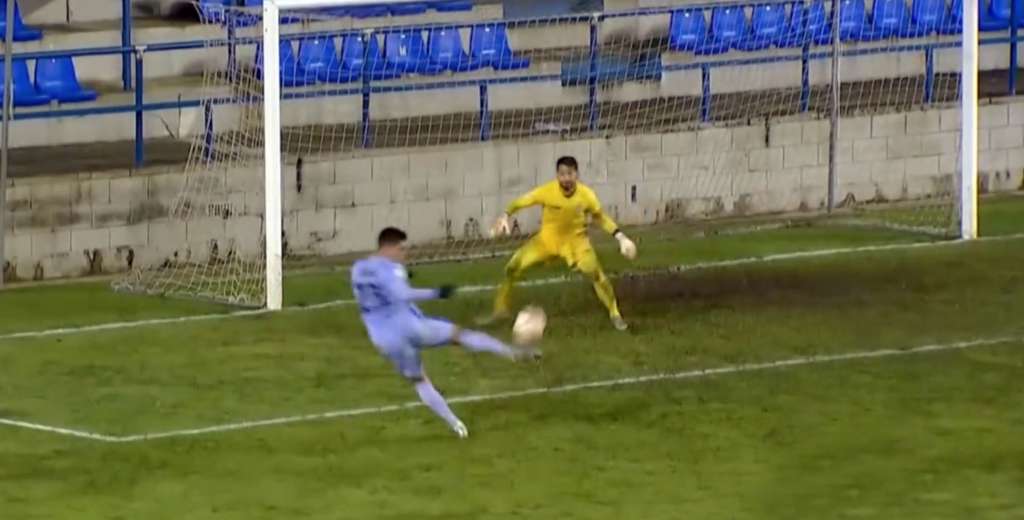 El golazo descomunal de Jutglá en el Barcelona B