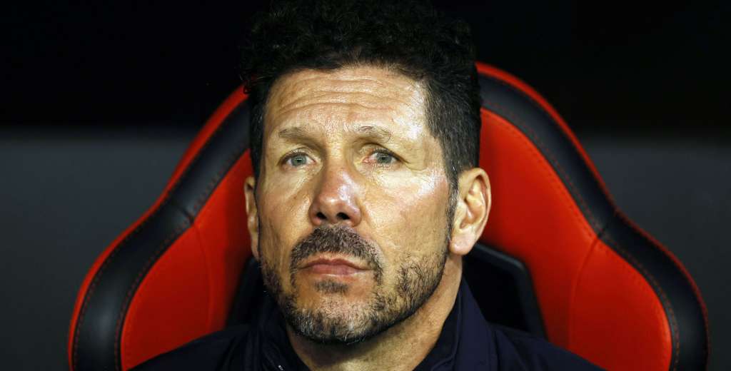 Fue un desastre y Simeone lo sacó: "No puede jugar más en el Atlético"