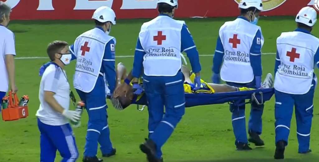 Carlos Zambrano salió lesionado: preocupación para Gareca y Perú