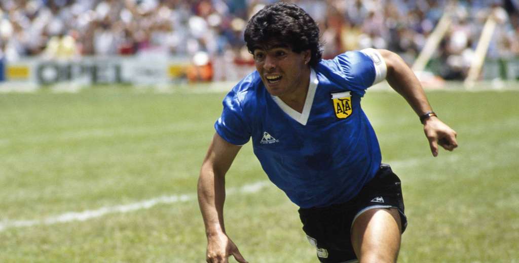 Subastan una camiseta de Maradona y piden 7 millones de dólares