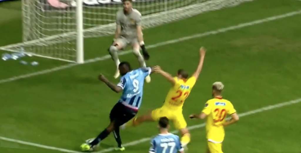 Balotelli está loco: hizo una jugada infernal y la metió de rabona