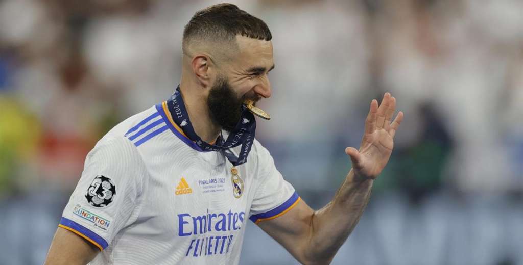 Es el peor enemigo de Benzema, pero no lo duda: "Ganará el Balón de Oro"