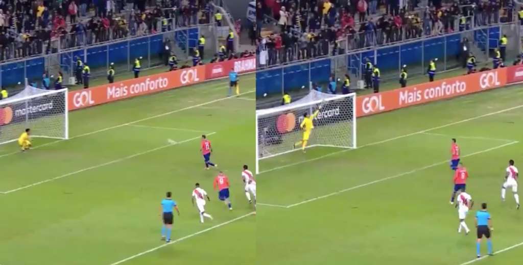 Eduardo Vargas pateó un penal a lo Panenka y le salió horrible