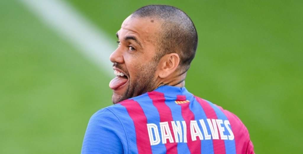 Lo trataron de viejo y Dani Alves salió al cruce con este irónico mensaje