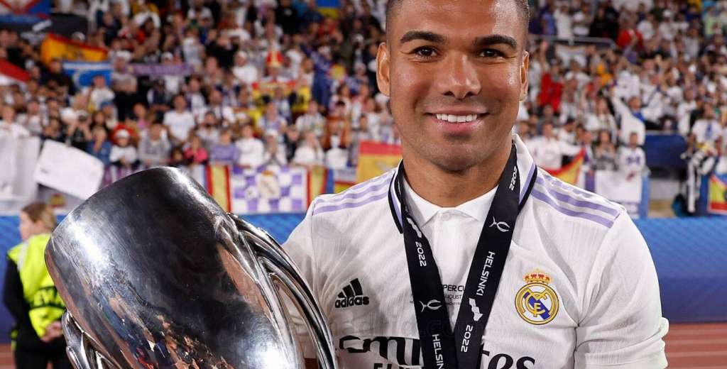 The TOTAL FORTUNE Manchester United offers to sign Casemiro