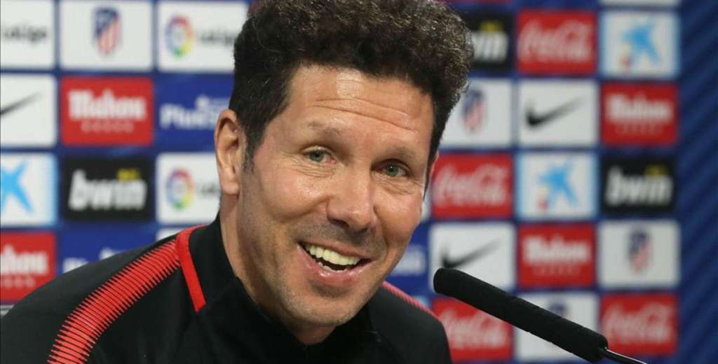 Simeone festeja su decisión: "Me voy del Atlético de Madrid solo si me echan"