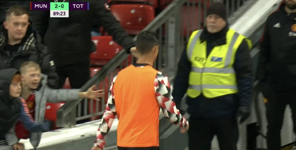 INCREDIBLE: Cristiano Ronaldo WALKS AWAY during an ongoing game