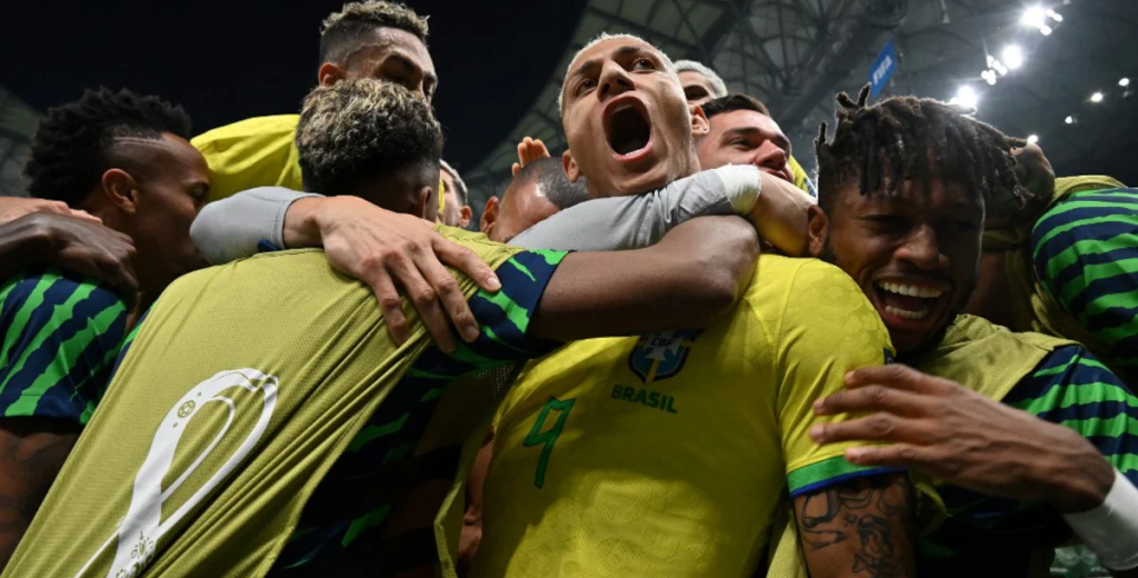 Richarlison brilló y Brasil le ganó a Serbia 2-0 en su debut en el Mundial