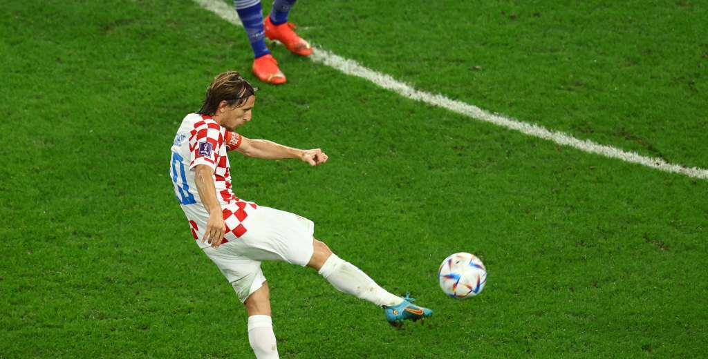 Locura: El derechazo de Modric que obligó a esta atajada extraordinaria