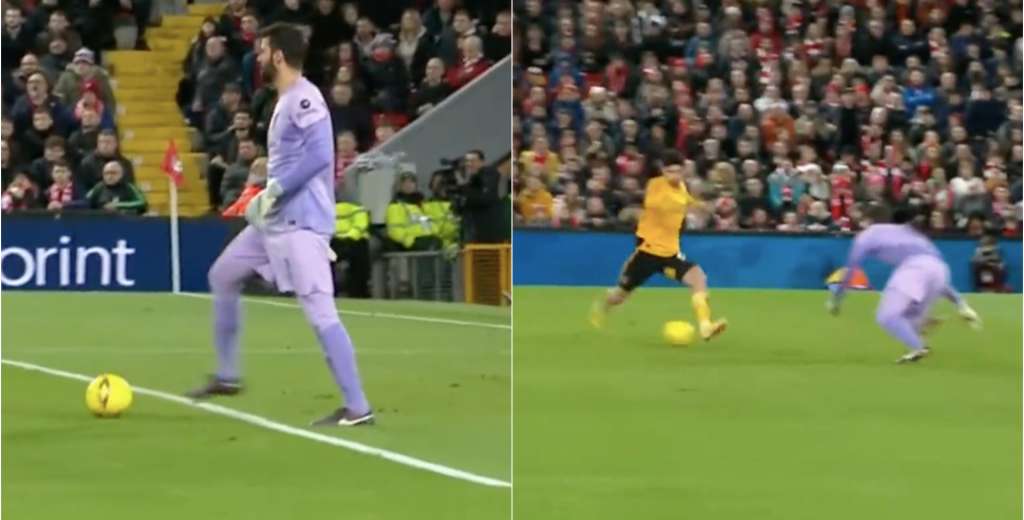 Increíble: Alisson estaba solo, con el balón y le regaló el gol a los Wolves