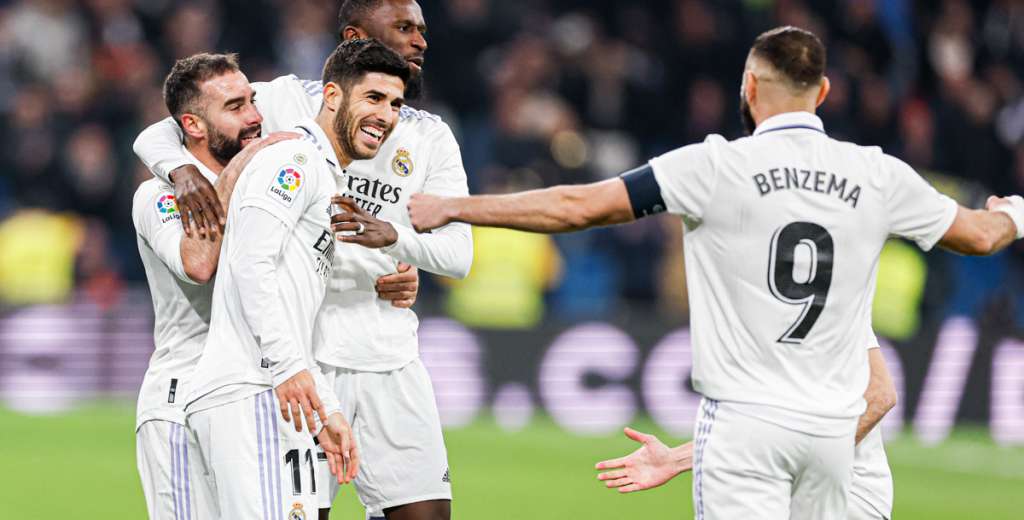 El Real Madrid venció al Valencia 2-0 y acecha al FC Barcelona 