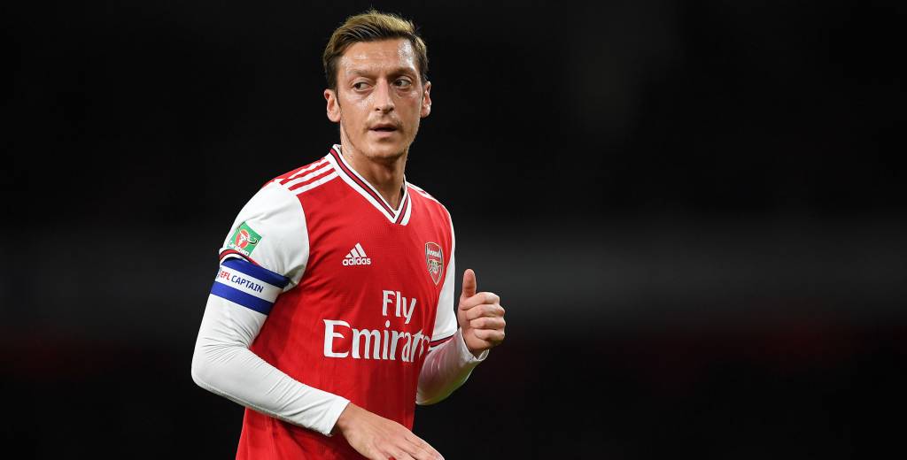 Ozil discutió con el entrenador, se rió y tiene los días contados en Arsenal