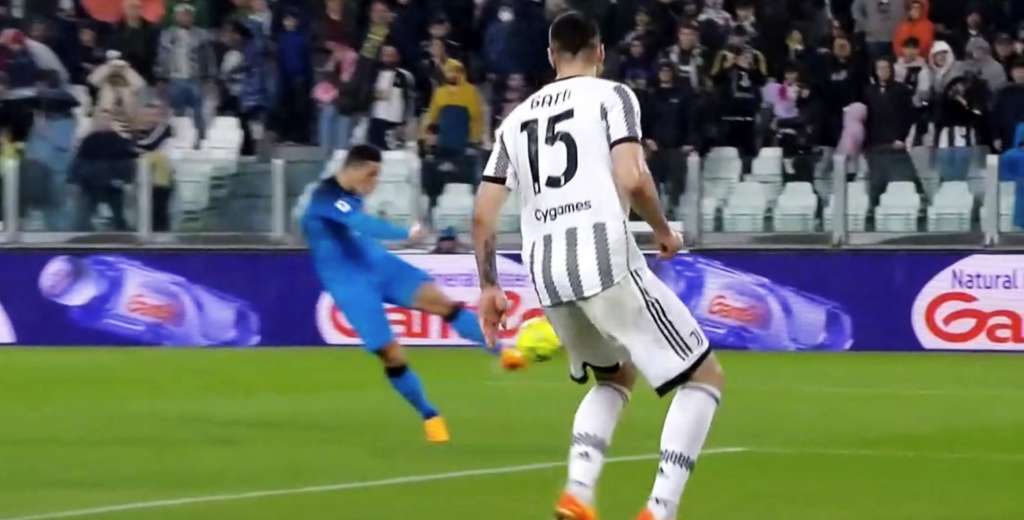 Napoli le ganó a la Juventus sobre la hora con este golazo