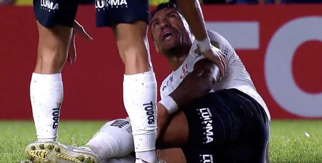 Se rompió todo: Paulinho se lesionó y se fue a los 25 minutos de partido