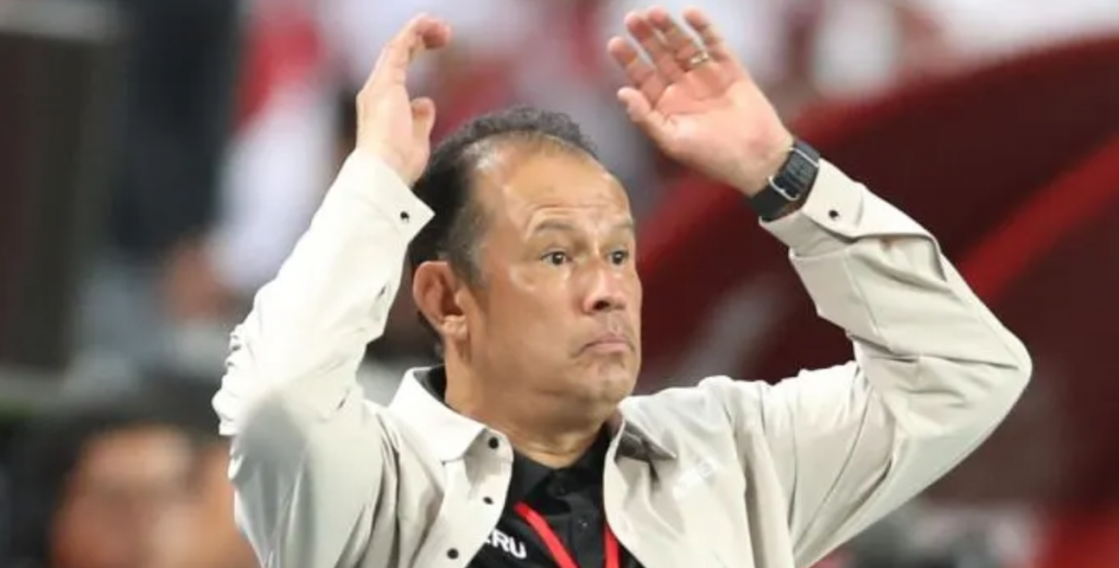 Juan Reynoso sigue complicando a la Selección Peruana para rescindir el contrato
