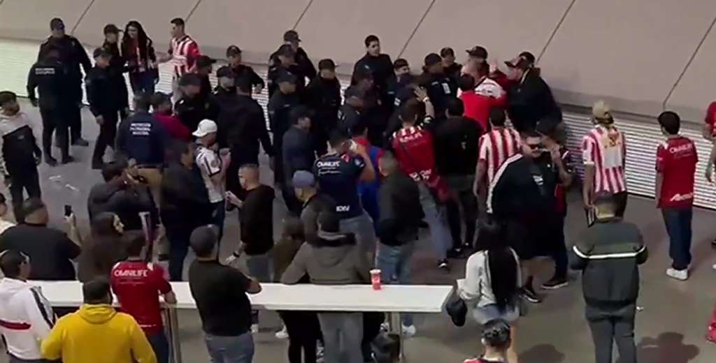 Videos: pelea y enfrentamientos entre los aficionados de Chivas 