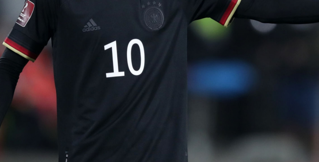 Le dieron el dorsal 10 en Alemania: "Ha sido un sueño desde que veía a Messi"