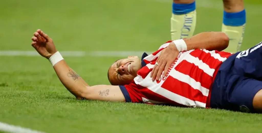 ¡¿Es broma?! Chicharito se volvió a lesionar y será baja en Chivas