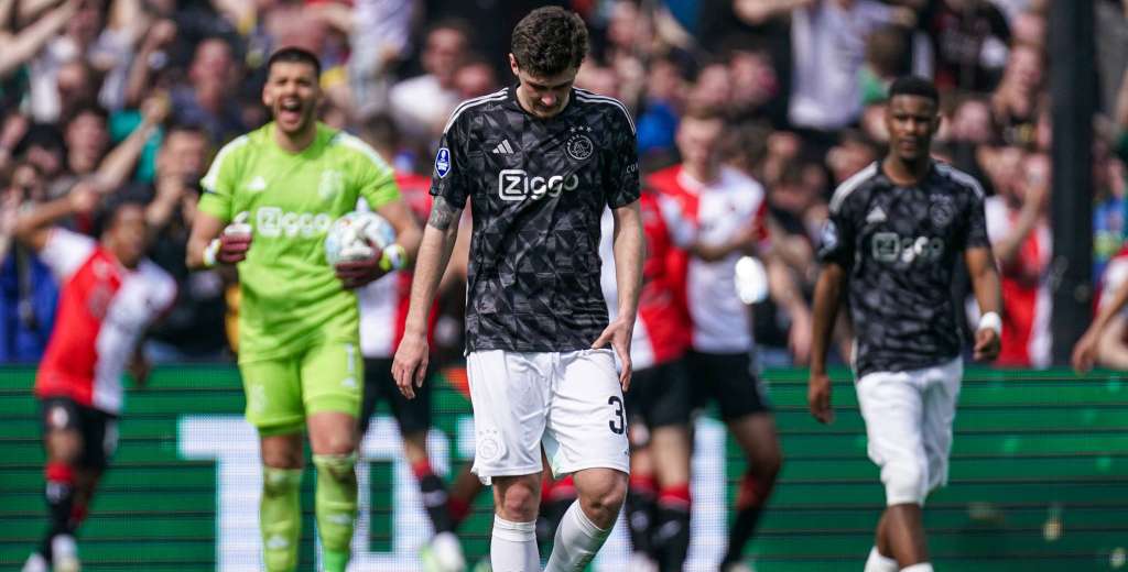 Paliza humillante: Ajax recibió la peor goleada de su historia en el Clásico